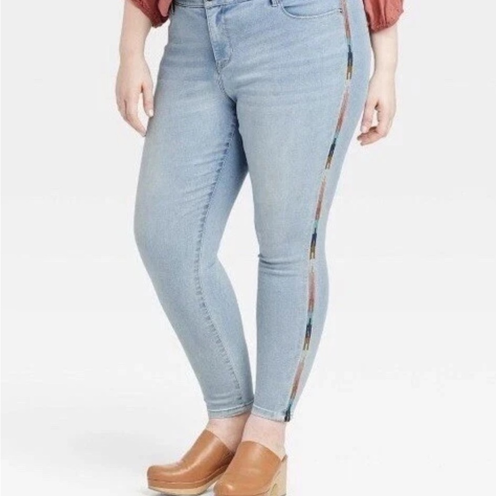 Knox Rose Light Blue Skinny Jeans with Embroidered Side Stripe Size 16 Mid-Rise